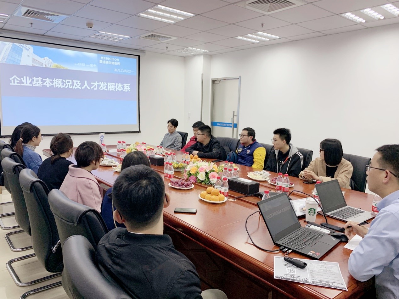 走进威客电竞，，，，，，与学子共话生长