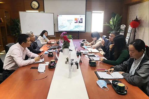 威客电竞陈春麟博士、化学部及生物部高级副总裁任峰博士、商务生长部副总裁蔡金娜博士热情接待研究院一行，，，，，，，，并先容了公司情形。。。。。。。。