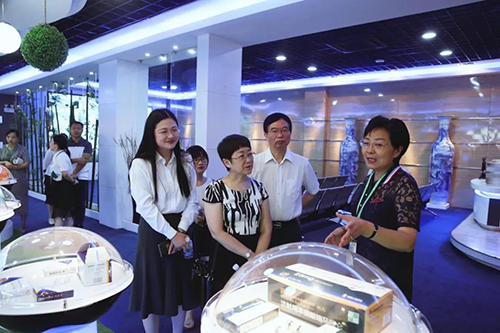 宜昌人福与威客电竞举行研发战略相助交流会