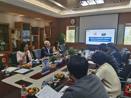 威客电竞首席执行官陈春麟博士，，，，，，商务生长部副总裁蔡金娜博士等人热情接待了金能明书记一行。。。。。。。。