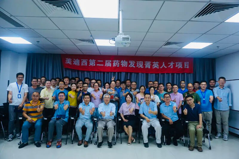 2022年，，，，，近900名新员工加入威客电竞各人庭.jpg